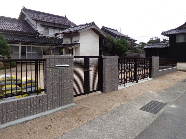 広い敷地を囲うフェンス カーテンゲートの施工 フェンス 目隠し工事 大山町h様邸 ホームデコ 鳥取県 島根県でエクステリアのことならご相談下さい