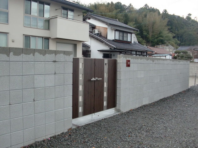 広い敷地を化粧ブロック塀でおしゃれに囲いました ブロック塀 松江市s様邸 ホームデコ 鳥取県 島根県でエクステリアのことならご相談下さい
