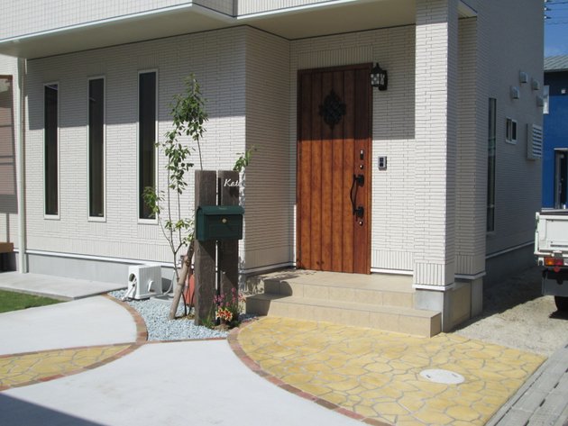 玄関前に駐車場兼ガーデンを創りました 新築外構 松江市k様邸 ホームデコ 鳥取県 島根県でエクステリアのことならご相談下さい